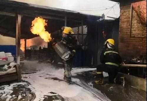 消防员爆料合集完整视频,勇敢瞬间与幕后故事 第3张 消防员爆料合集完整视频,勇敢瞬间与幕后故事 第3张