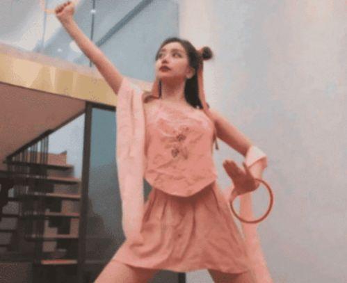 雨衣姐姐抖音爆料姜振威视频,揭秘背后惊人内幕