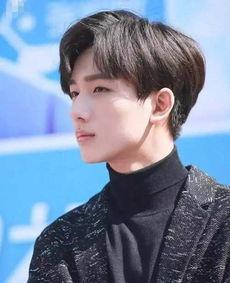 圈内人爆料李宏毅视频,圈内人揭秘不为人知的幕后故事